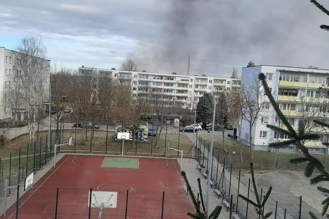 Toruń: Pożar na osiedlu Grębocin! 10 zastępów straży w akcji