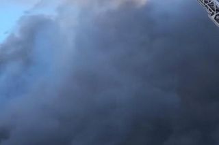 Pożar składowiska odpadów. Płonie też hala. Trwa walka o opanowanie ognia