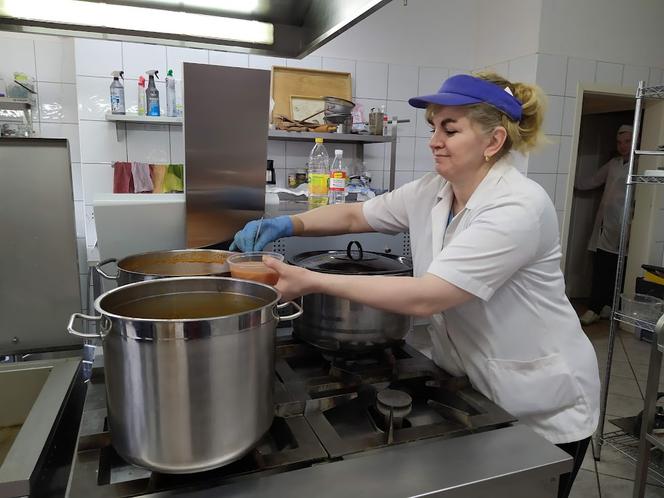 Nie tylko ludzie potrzebujący z Siedlec i okolic, ale także uchodźcy z Ukrainy otrzymują w jadłodajni ciepłe obiady