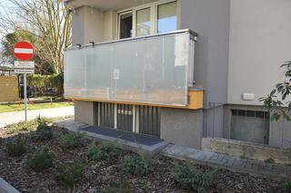 Wojna o parking w Wawrze jak u Barei. Mieszkańcy poszli do sądu