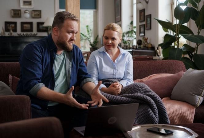 Przyjaciółki 19 sezon odc. 219. Anka (Magdalena Stużyńska), Paweł (Bartek Kasprzykowski)