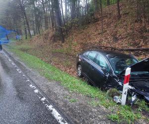 Wypadek na drodze nr 42 w Brodach. Zderzyły się dwa auta osobowe