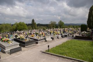 Przez proboszcza musiałam pochować męża 20 kilometrów od domu.