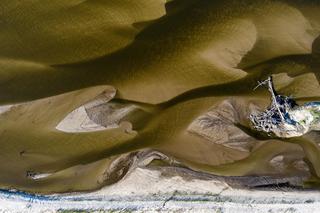 Niski poziom wody w Wiśle na wysokości Kępy Zawadowskiej w Warszawie (08.09.2024)