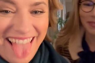 M jak miłość. Julia przeżyje napad i znów zakpi ze wszystkich. Będą umierać z Sylwią, ale tylko ze śmiechu – WIDEO, ZDJĘCIA