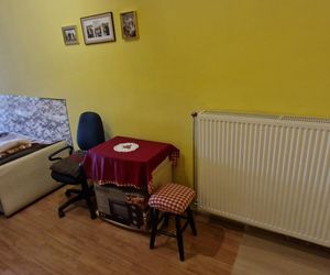 Marzną w swoich domach! Zlikwidowano im piece i nie podłączono do sieci ciepłowniczej!