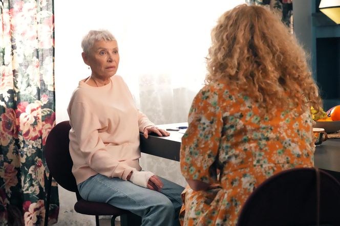 Barwy szczęścia, odc. 3212. Krystyna (Hanna Bieluszko), Żabcia (Hanna Klepacka)