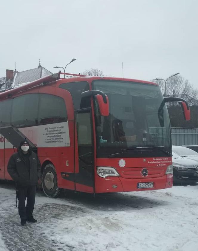 Poważny wypadek strażaka. Na pomoc ruszyli strażnicy więzienni z Tarnowa