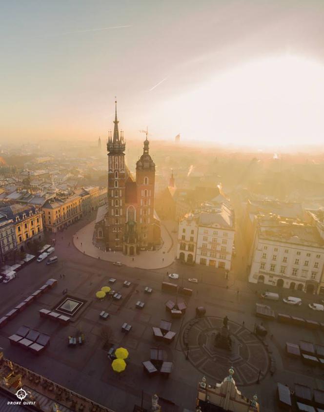 Te ujęcia pokazują, czym oddychamy w Krakowie. Zobacz miasto tonące w smogu [ZDJĘCIA]