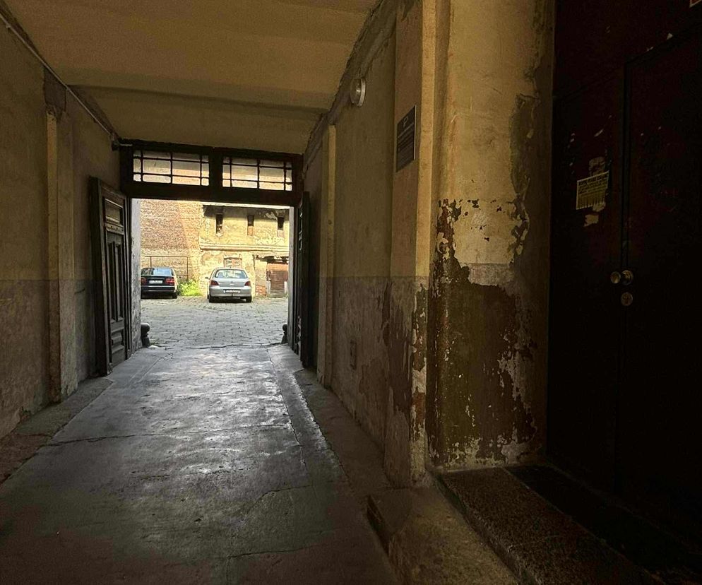 Łódź: ciało 44-letniej kobiety znalezione w kamienicy przy ul. Skorupki