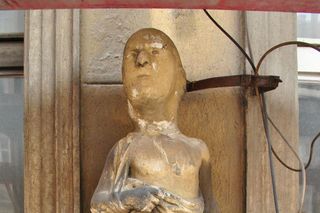 Rzeźba Merkurego na kamienicy przy ul. Ruskiej we Wrocławiu