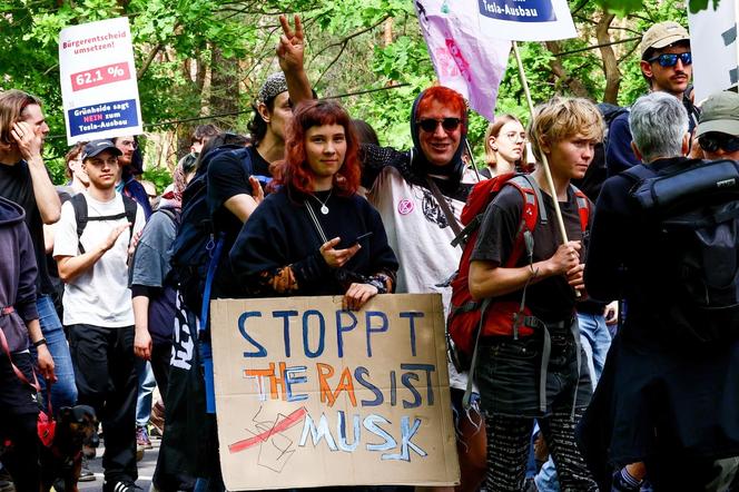 Protest przeciw planowanej rozbudowie fabryki Tesli pod Berlinem 