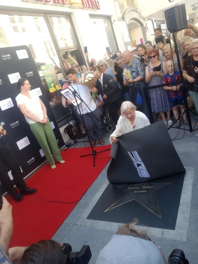 Łódź doceniła Bożenę Dykiel. Aktorka odsłoniła swoją gwiazdę na słynnej Alei Gwiazd [GALERIA] 