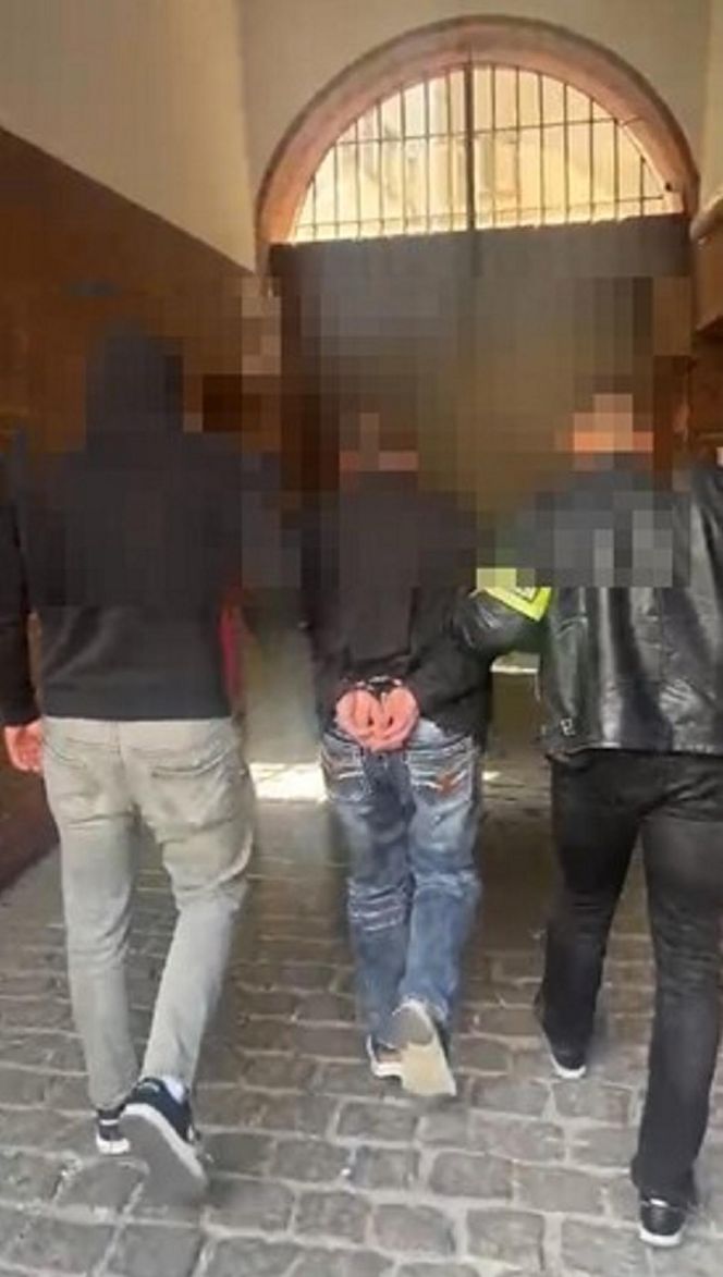Wrocław. 39-latka i jej synek napadnięci na tle narodowościowym. Sprawca groził im bronią [ZDJĘCIA].