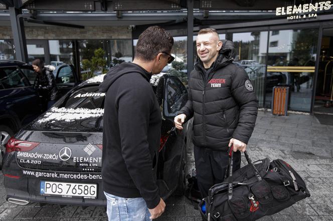 Spędziliśmy cały dzień z Adamkiem na obozie w górach. Tak przygotowuje się do walki z Mamedem