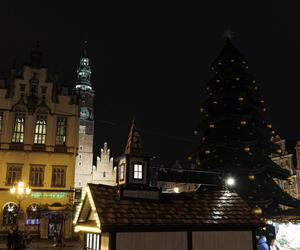 Światełka na choince w Rynku zgasły dla Ukrainy 
