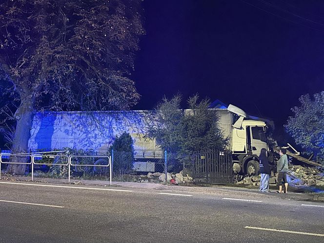 Kierowca tira wjechał w budynek. Kierowca nie miał szans