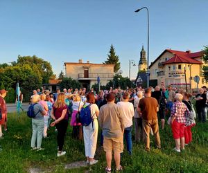 Magiczna Noc Świętojańska w Starym Fordonie. Spacer pod gwiazdami przyciągnął bydgoszczan i turystów