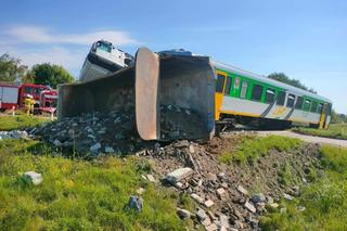 Szynobus uderzył w ciężarówkę