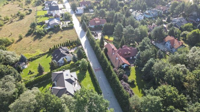 Nieutwardzona dotąd osiedlowa droga zmieniła się w bardziej komfortową i bezpieczniejszą