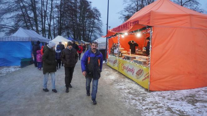 Ruszył jarmark bożonarodzeniowy nad jeziorem Ukiel w Olsztynie. Zobacz, jak wygląda! [ZDJĘCIA]