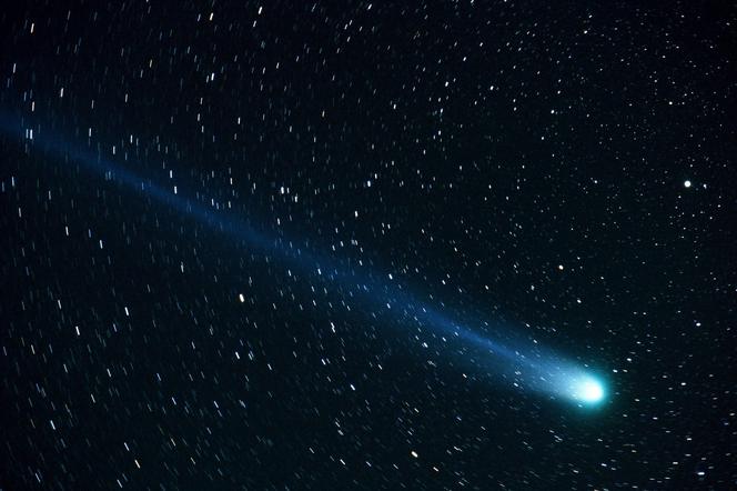 Kometa Atlas przelatuje nad Ziemią 