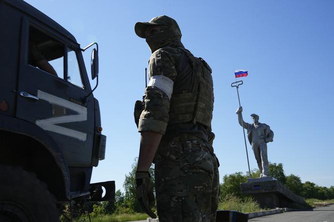Ukraina zniszczona wojną. Rosjanie rekrutują na miejsce "złote rączki"