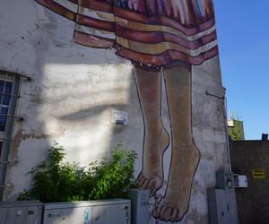 Mural Dziewczynka z konewką