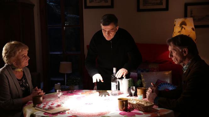 M jak miłość, odcinek 1508. Kisielowa (Małgorzata Różniatowska), Robert Żak (Krzysztof Tyniec), Leon (Dariusz Toczek)