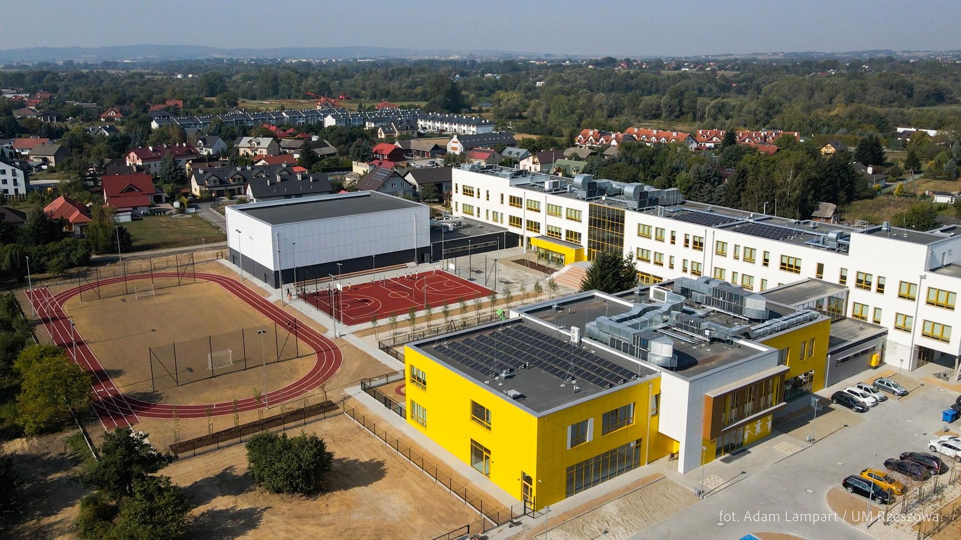 Szkoła nr 37 w Rzeszkowie