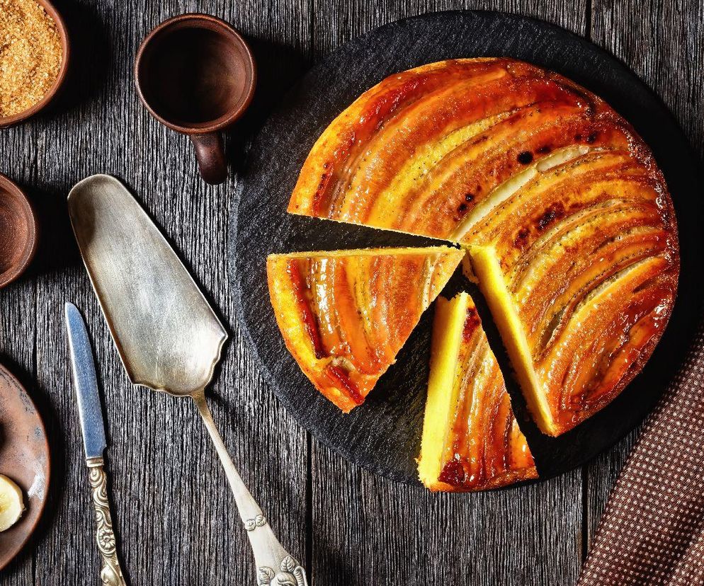 odwrócone ciasto bananowe