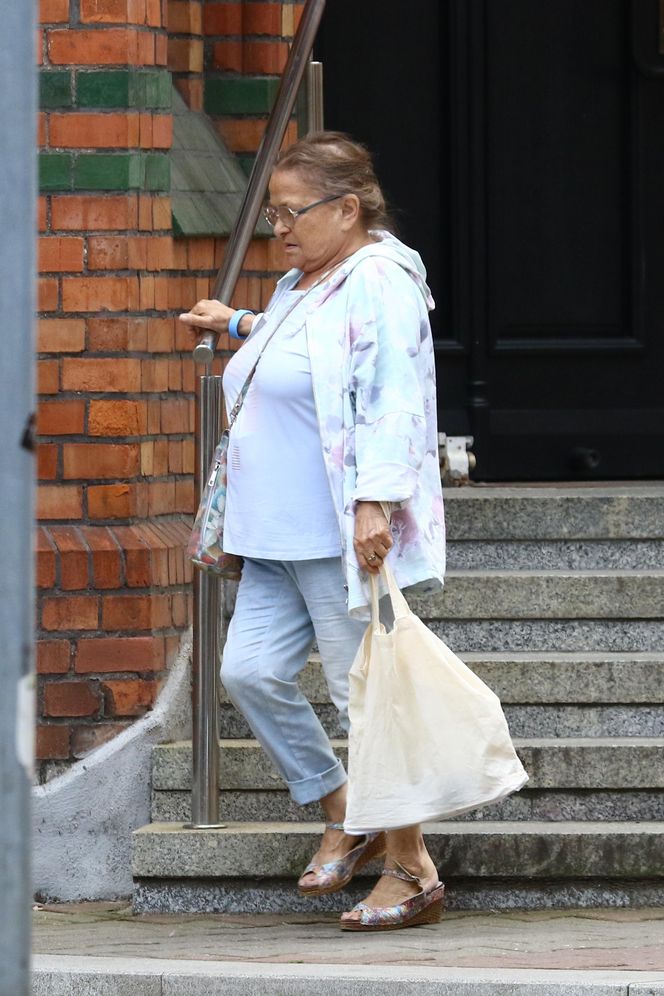 Grażyna Zielińska. Babka z "Rancza" kurzy jak smok