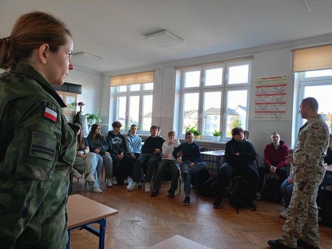 Prowadzone w ramach programu Edukacja z Wojskiem zajęcia w szkołach będą się odbywać do 13 grudnia 2024 roku.