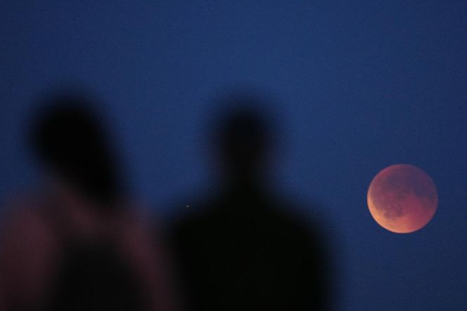 Zaćmienie Księżyca 7 września 2025. Tak wyglądał "krwawy superksiężyc"