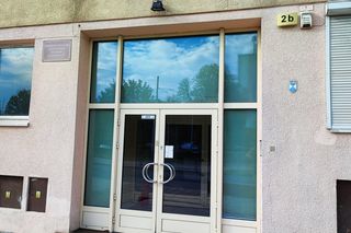 Kultowy akademik Pancernik we Wrocławiu. Dom z wzorcowego osiedla wciąż czeka na drugie życie