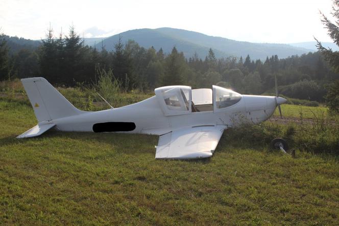 Nisko lecący samolot uderzył podwoziem mężczyznę. Są zdjęcia z miejsca wypadku