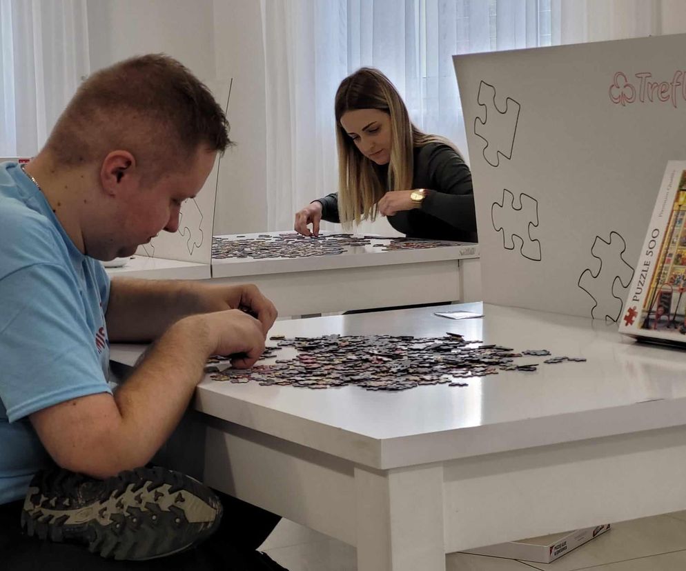 Wychowanek Centrum Edukacyjno-Rehabilitacyjnego Tęcza z Wolicy pod Kaliszem wystartuje w Mistrzostwach Polski w Układaniu Puzzli 