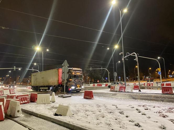 Zima zaatkowała w Olsztynie. Na ulicach zrobiło się biało [ZDJĘCIA]