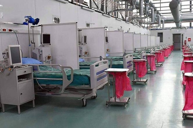 Tymczasowy szpital na warszawskim Okęciu 