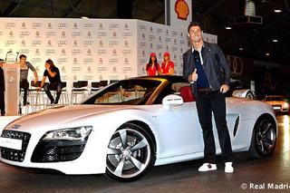 Cristiano Ronaldo dostał Audi R8 Spyder - WIDEO