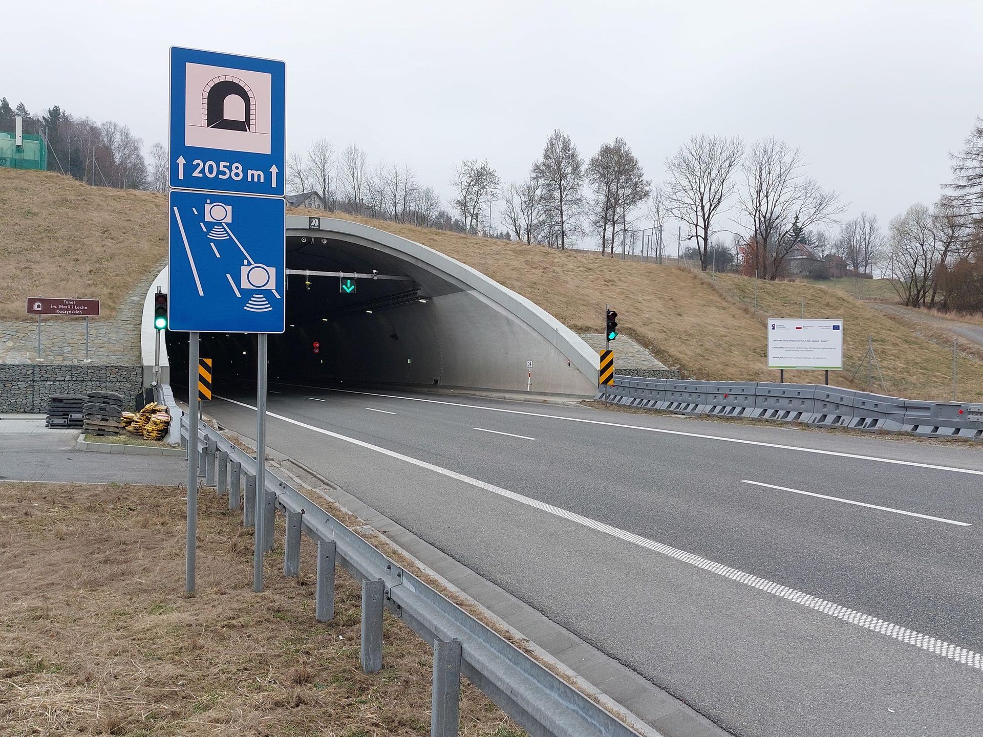 Tunel na zakopiance S7, pod Luboniem Małym 