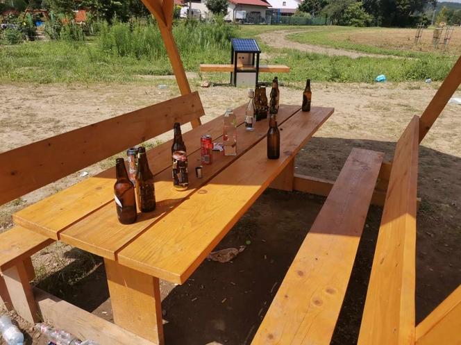 Chuligani zaśmiecają skatepark w gminie Jedlicze