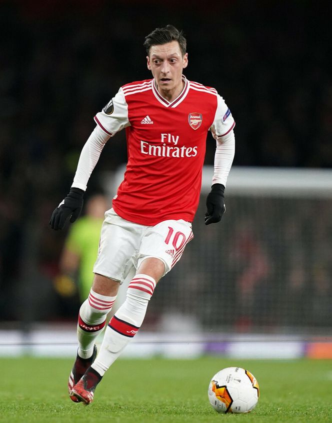 Mesut Ozil przeszedł niezwykłą przemianę!