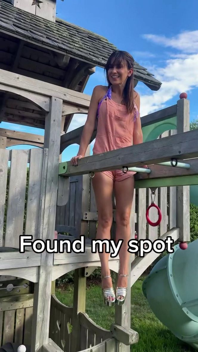 Tak się wygina żona Baldwina. Hilaria Baldwin to kobieta-guma