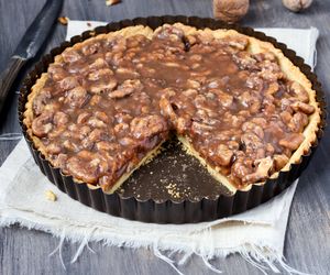 Urzekająca karmelowa tarta z orzechami - zachwyt od pierwszego kęsa