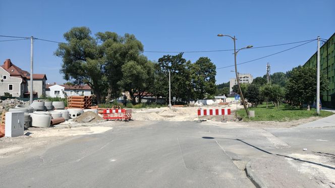 Stronie Śląskie niemal rok po powodzi. Jak wygląda dziś miejsce, gdzie pękła tama? 