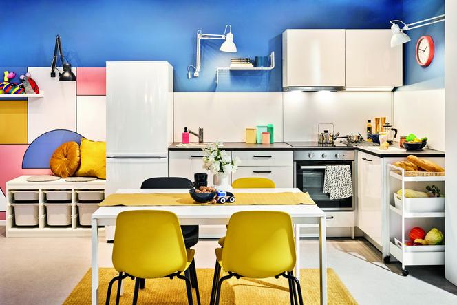 Kolorowa ściana w kuchni – geometria obrazu