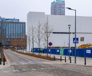 Trwa przebudowa części dawnego Placu Defilad w plac Centralny