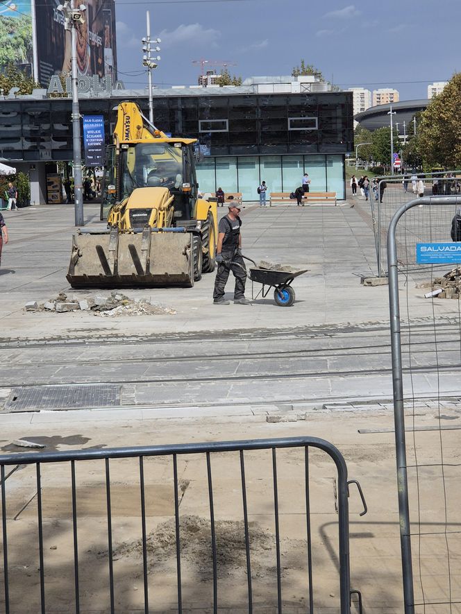 Tramwaje wróciły na Rynek w Katowicach. A to wciąż plac budowy