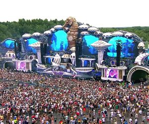 Wielki pożar na scenie głównej popularnego festiwalu. Trwa akcja gaśnicza [ZDJĘCIA]